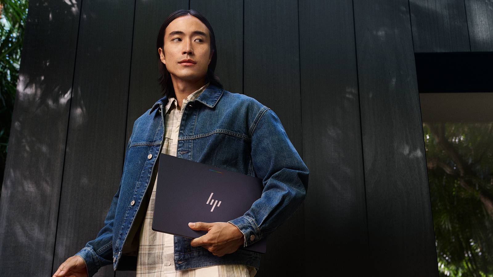 man holding HP Googlebook 