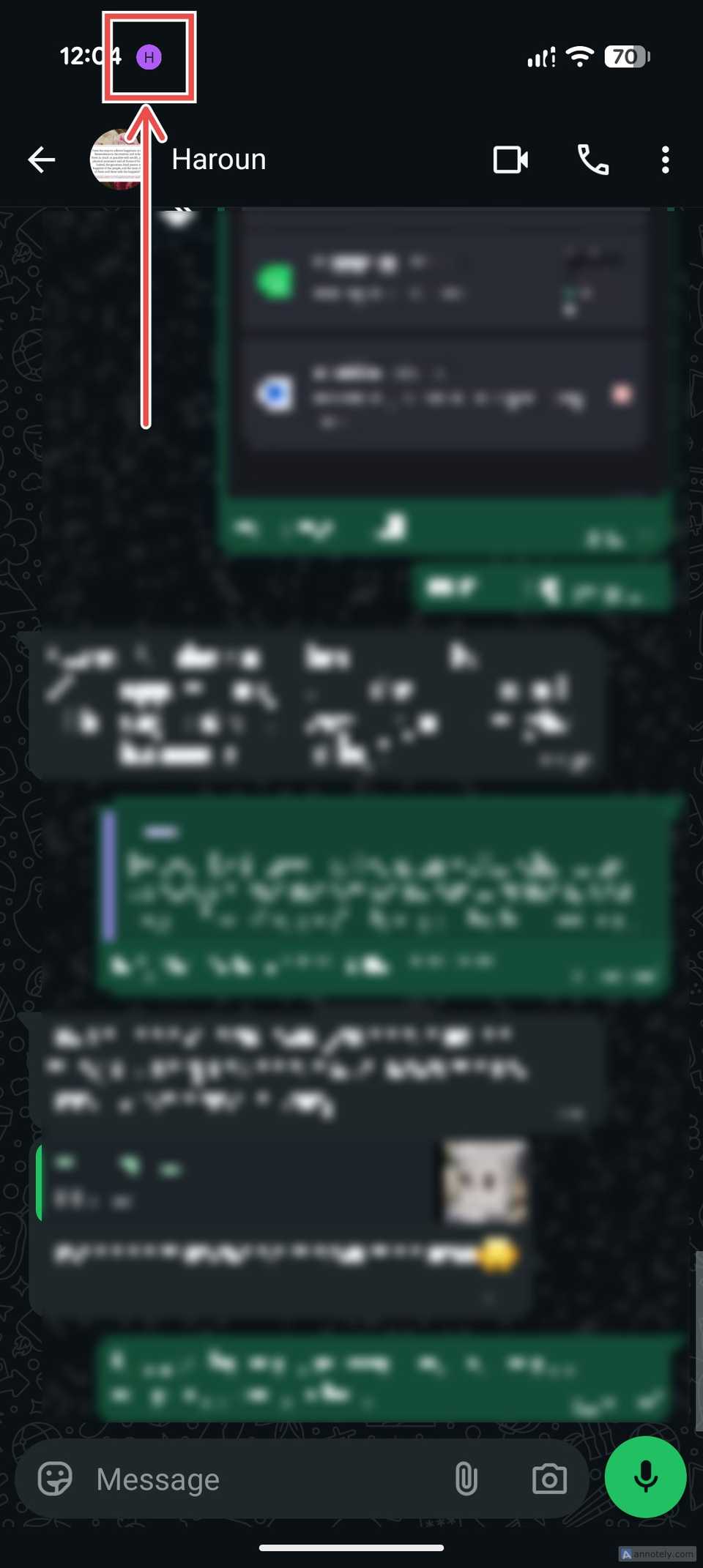 A Pixel status bar with a VIP contact's profile icon highlighted in place of the usual Messages app icon