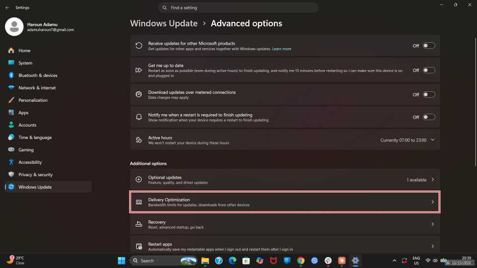 Windows update Advanced settings with 'Delivery Optimization' highlighted.