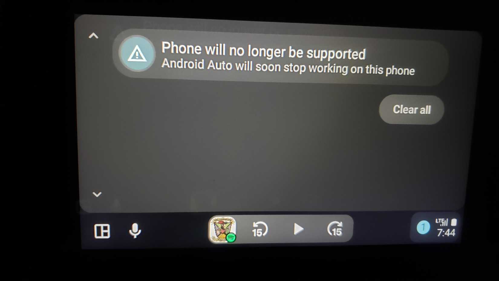 A message on Android Auto announcing the end of support.