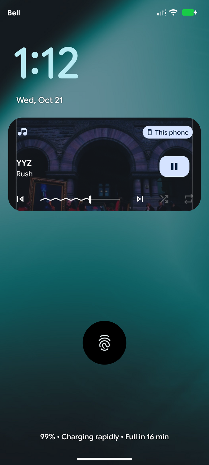 LineageOS 24 Music app player on lock screen