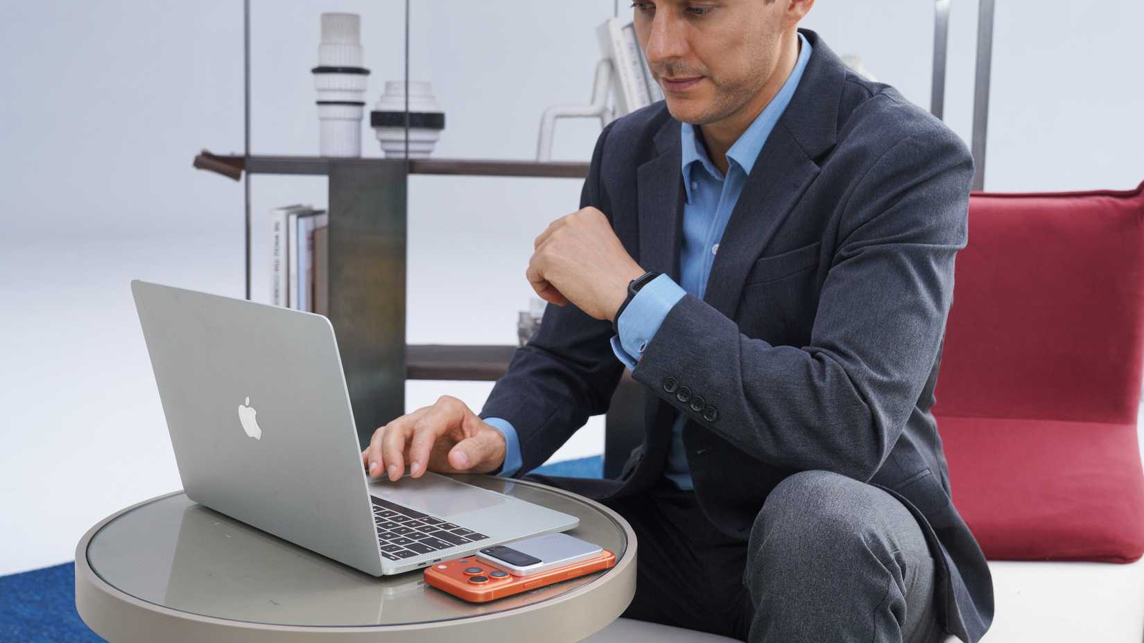 The Comu Action Pro in action during a man's online meeting.