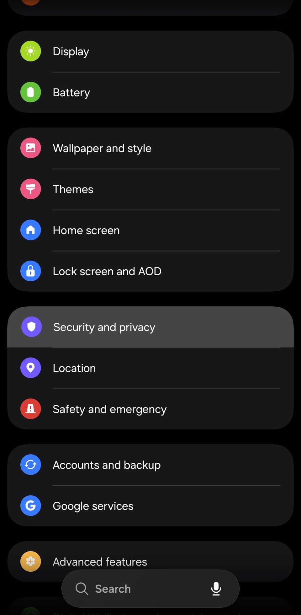 Pagina Impostazioni Samsung con Sicurezza e privacy evidenziate.