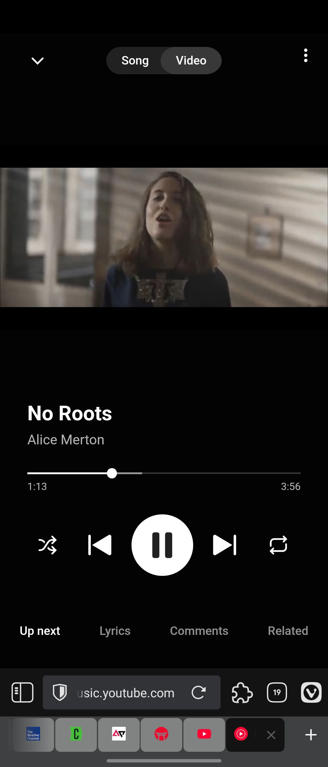 Screenshot-of-Vivaldi-browser-showing-media-player-controls-on-Samsung-Galaxy-Android-device