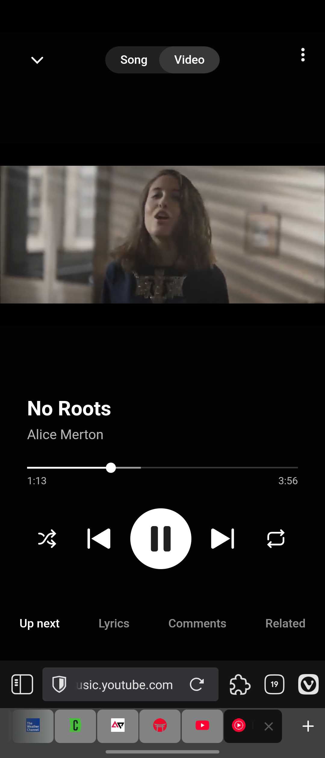Screenshot-of-Vivaldi-browser-showing-media-player-controls-on-Samsung-Galaxy-Android-device