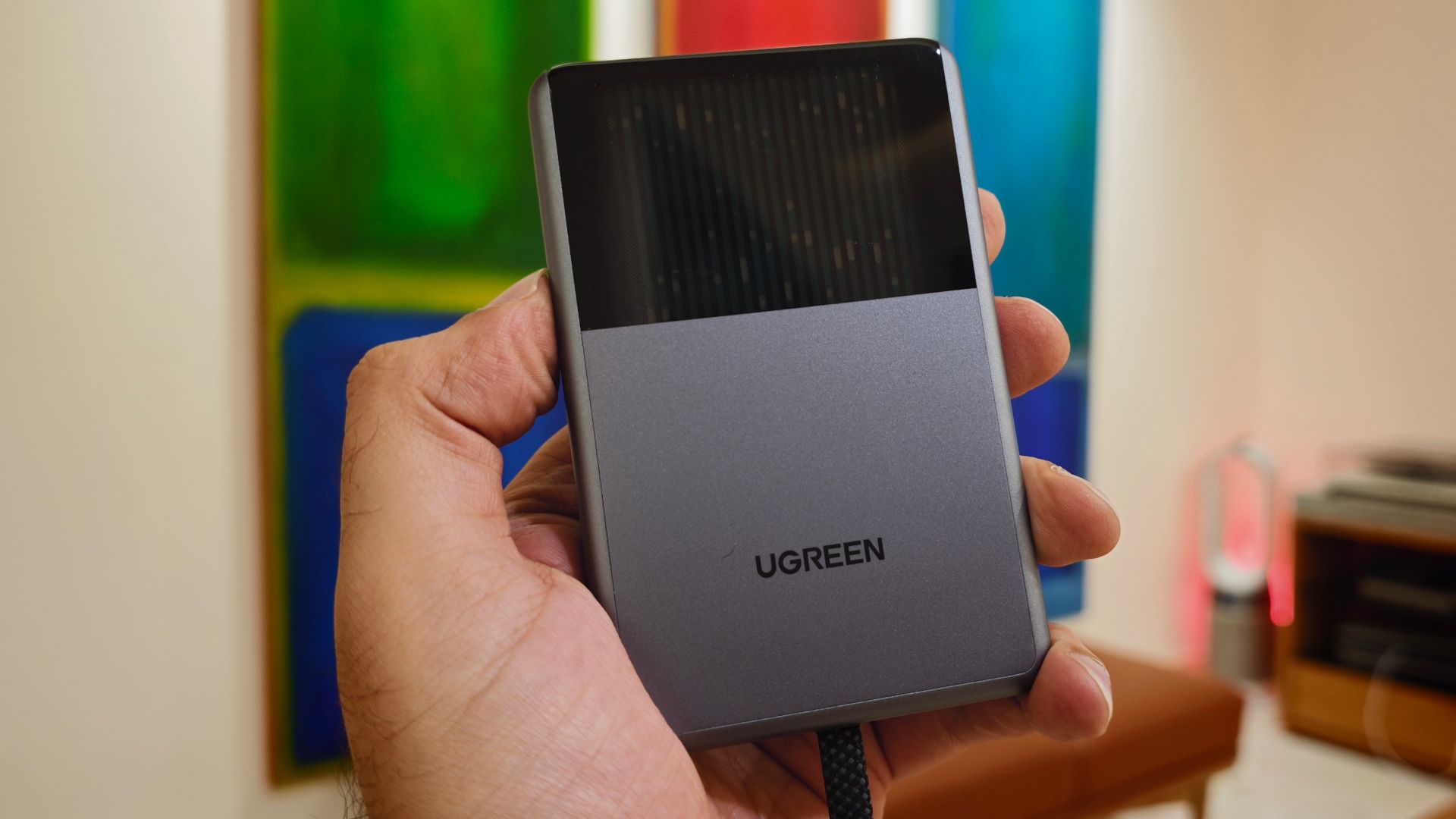UGREEN Magflow Pro in hand with liquid cooling animation active