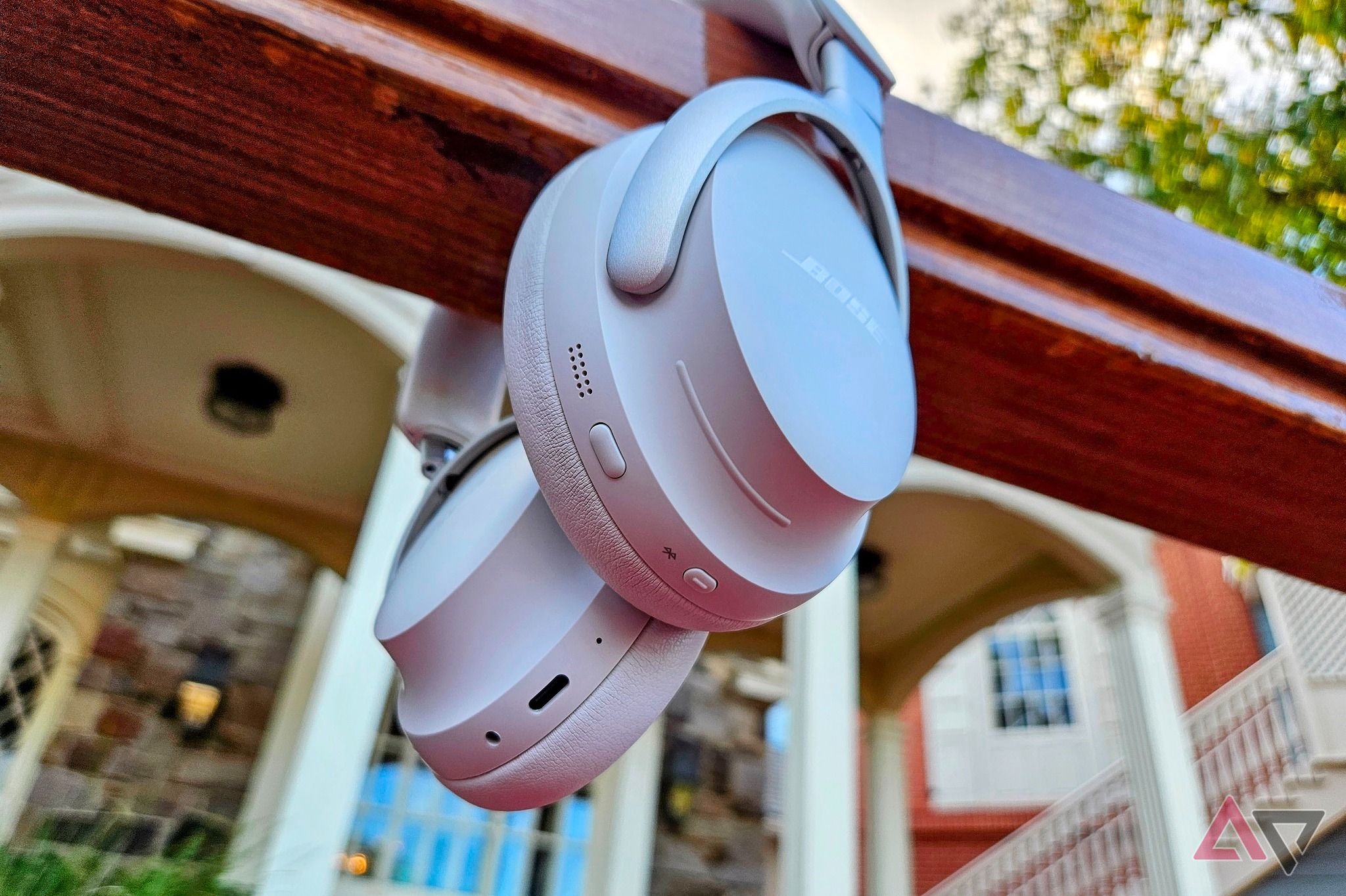 Do the Bose QuietComfort Ultra headphones support USB-C