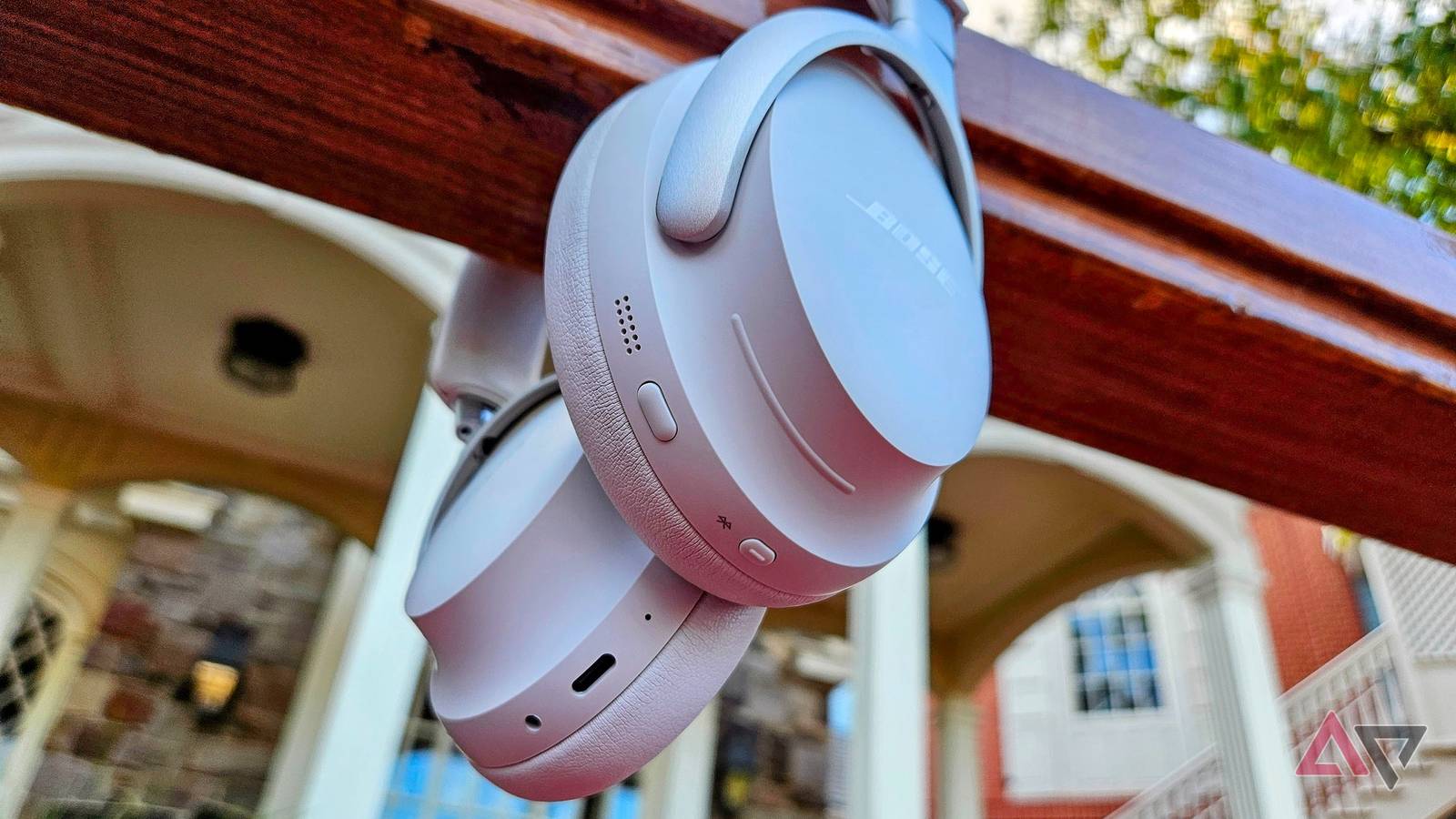 Do the Bose QuietComfort Ultra headphones support USB-C playback?