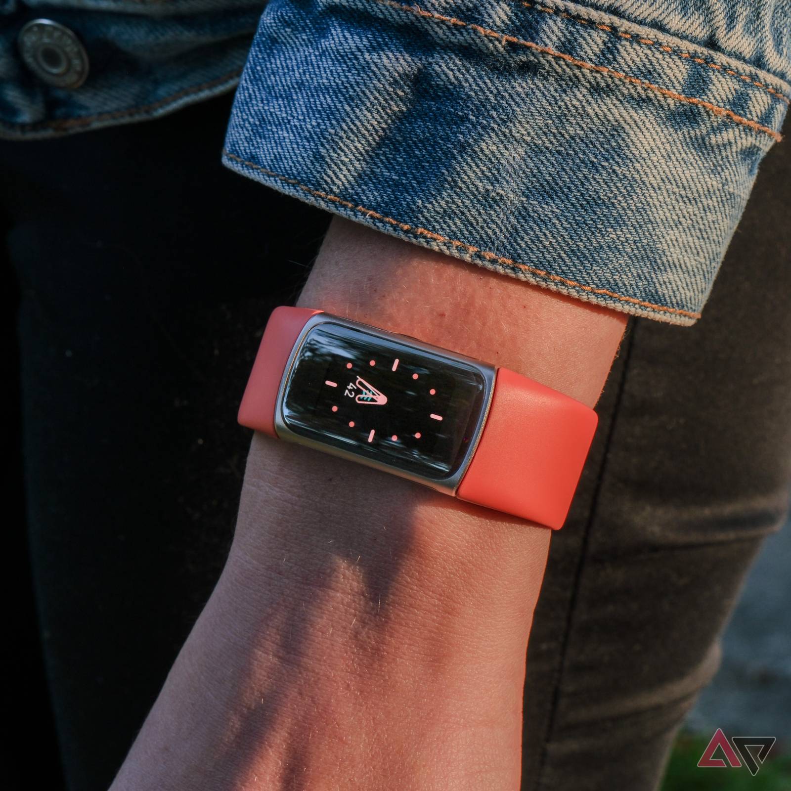 Amazon drops the price of our favorite fitness tracker to $108 with