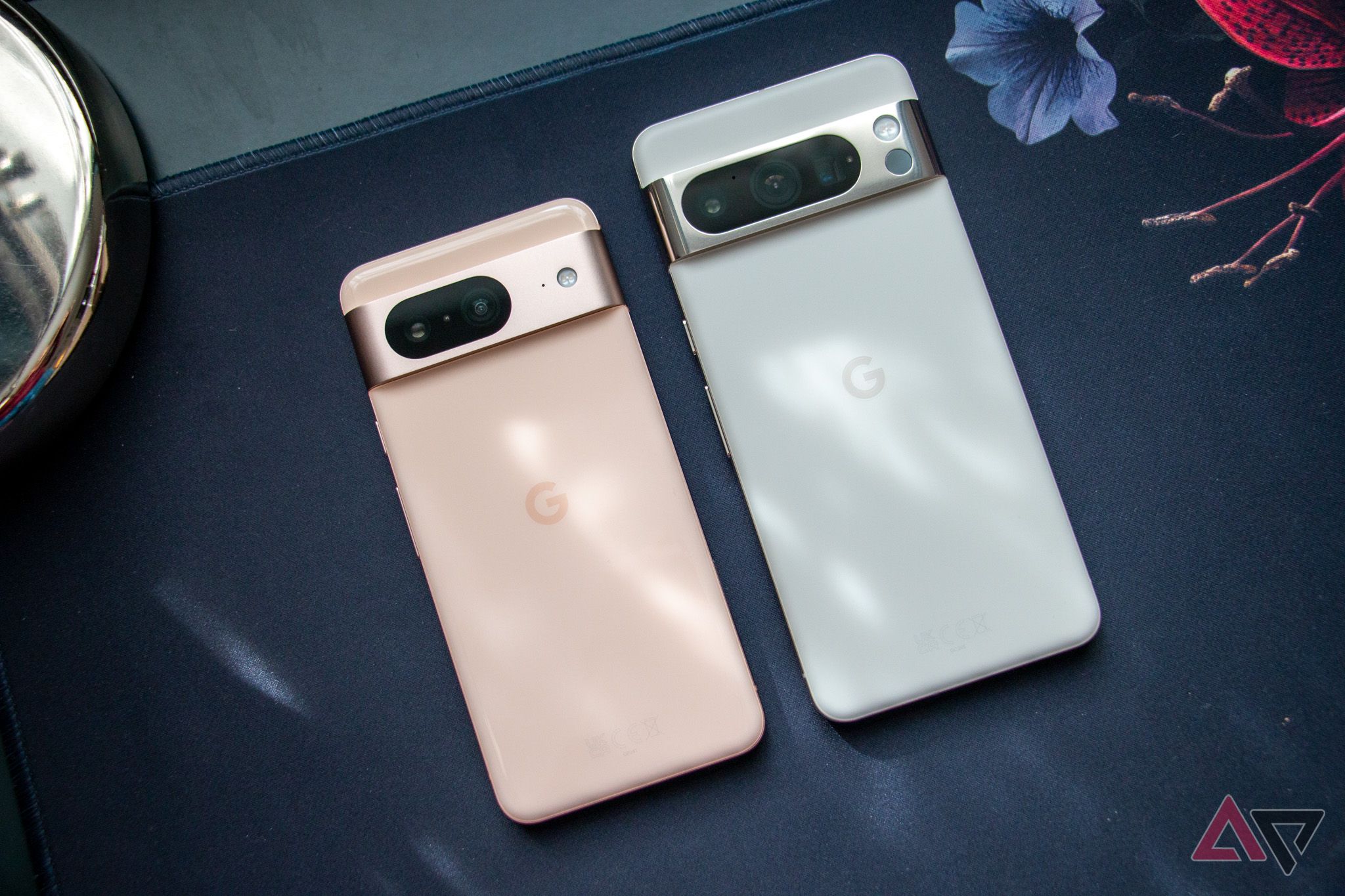 Google Pixel 8 Pro ホワイト 本体　Simフリー Google Pixel 8 Pro 5G Porcelain 128GB + 12GB Dual-Sim