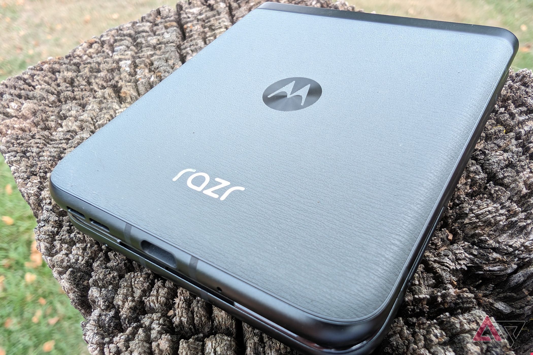販売 所 取引 所 違い motorola razr 50 + ANKERCharger ヨドバシ福袋