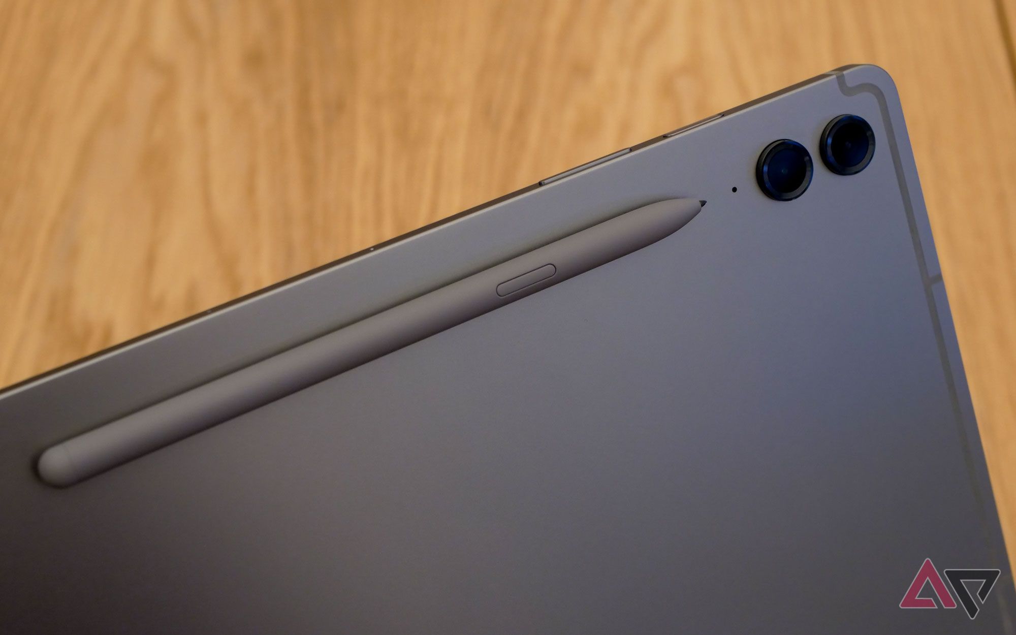 Does the Samsung Galaxy Tab S9 FE+ come with an S Pen stylus?