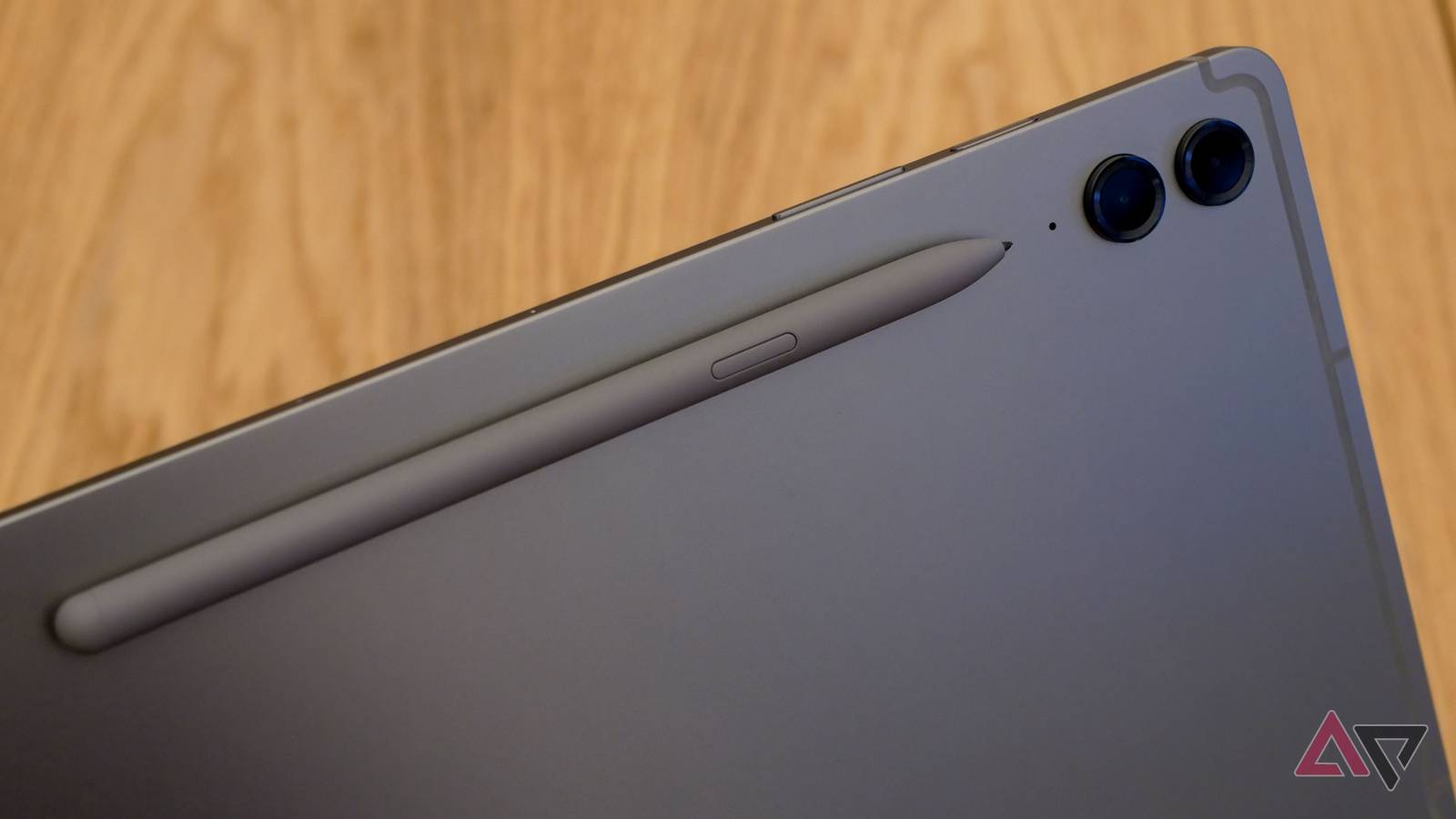 Does the Samsung Galaxy Tab S9 FE+ come with an S Pen stylus?