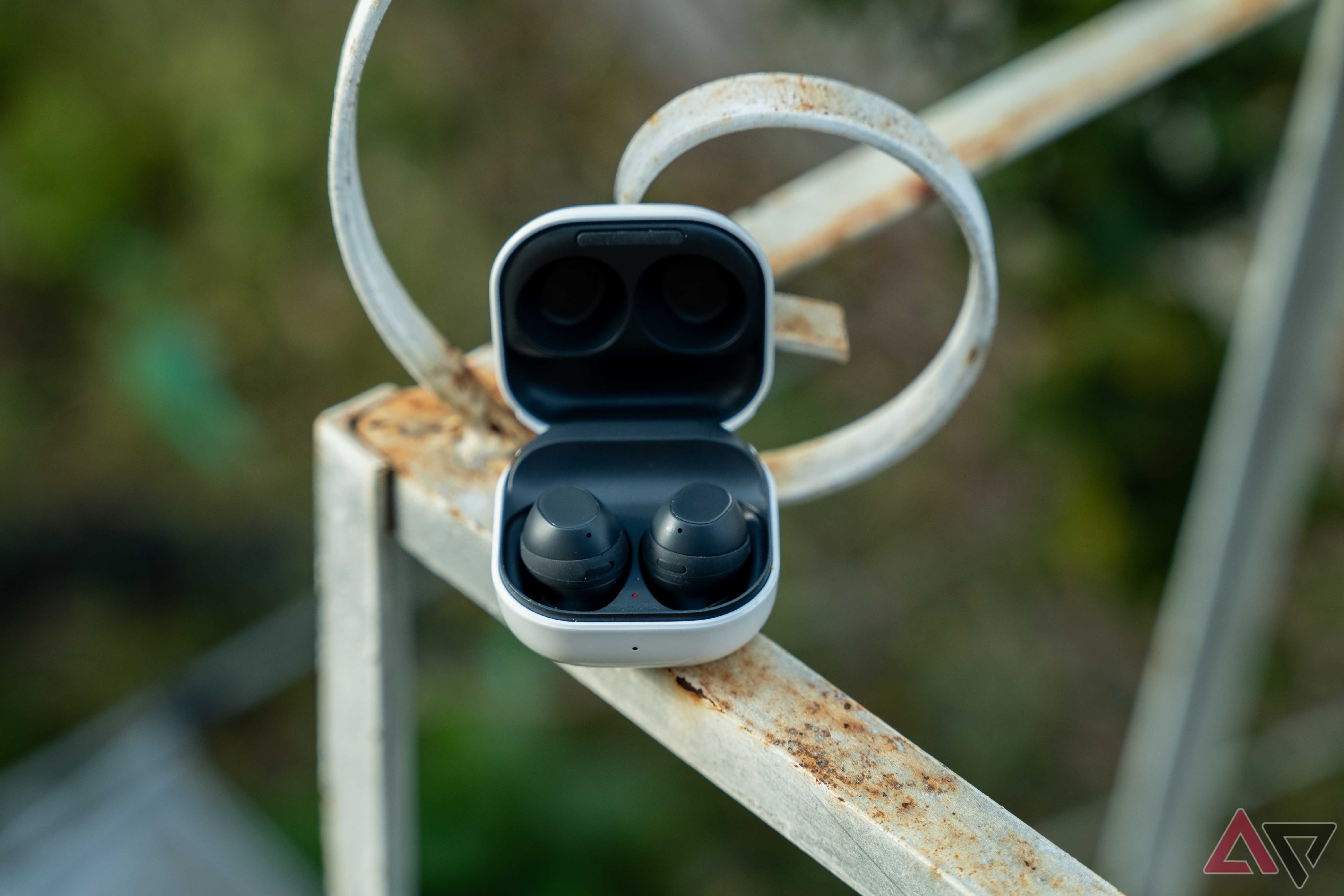 The Samsung Galaxy Buds 3 could have a lot in common with its Pro
