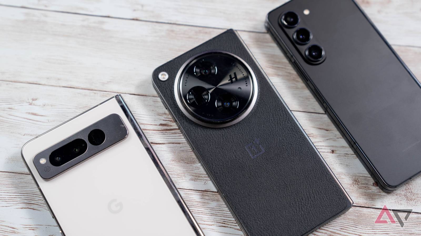 I went to the world's tallest building to see if a foldable can