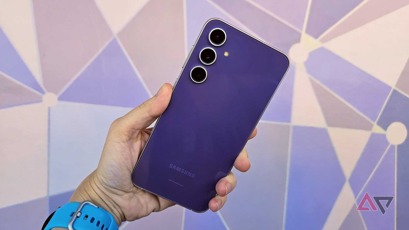 Samsung Galaxy S23 FE Nothing Phone 2: Budget flagship face-off