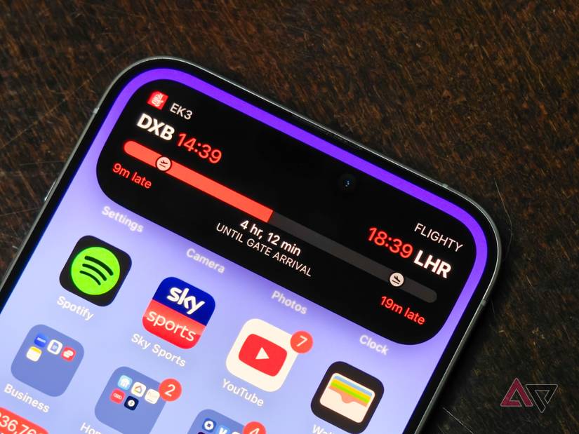 Android phones should copy the iPhone's Dynamic Island