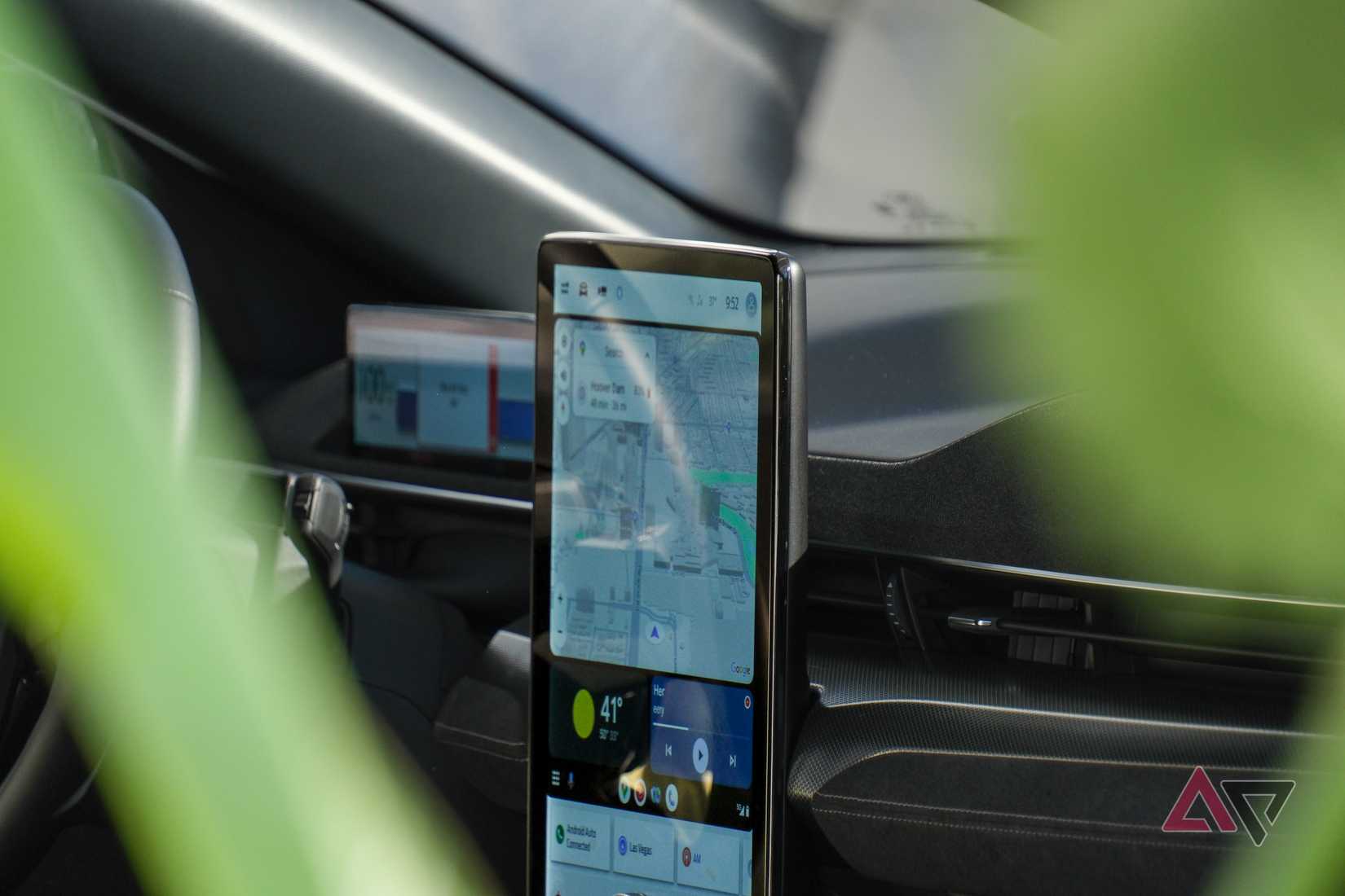 Tela de infoentretenimento de um veículo