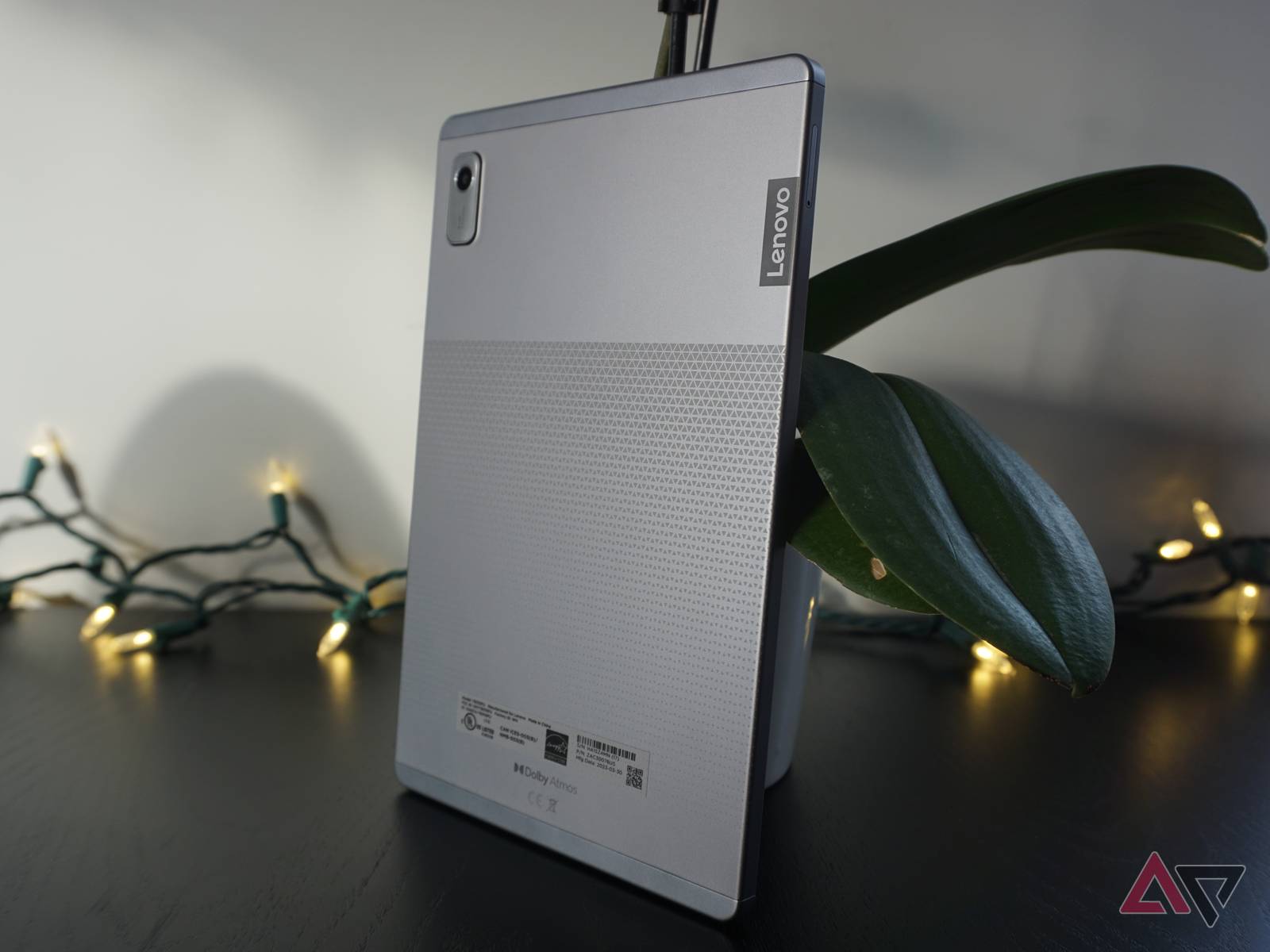 lenovo-tab-m9-side-back-1.JPG?