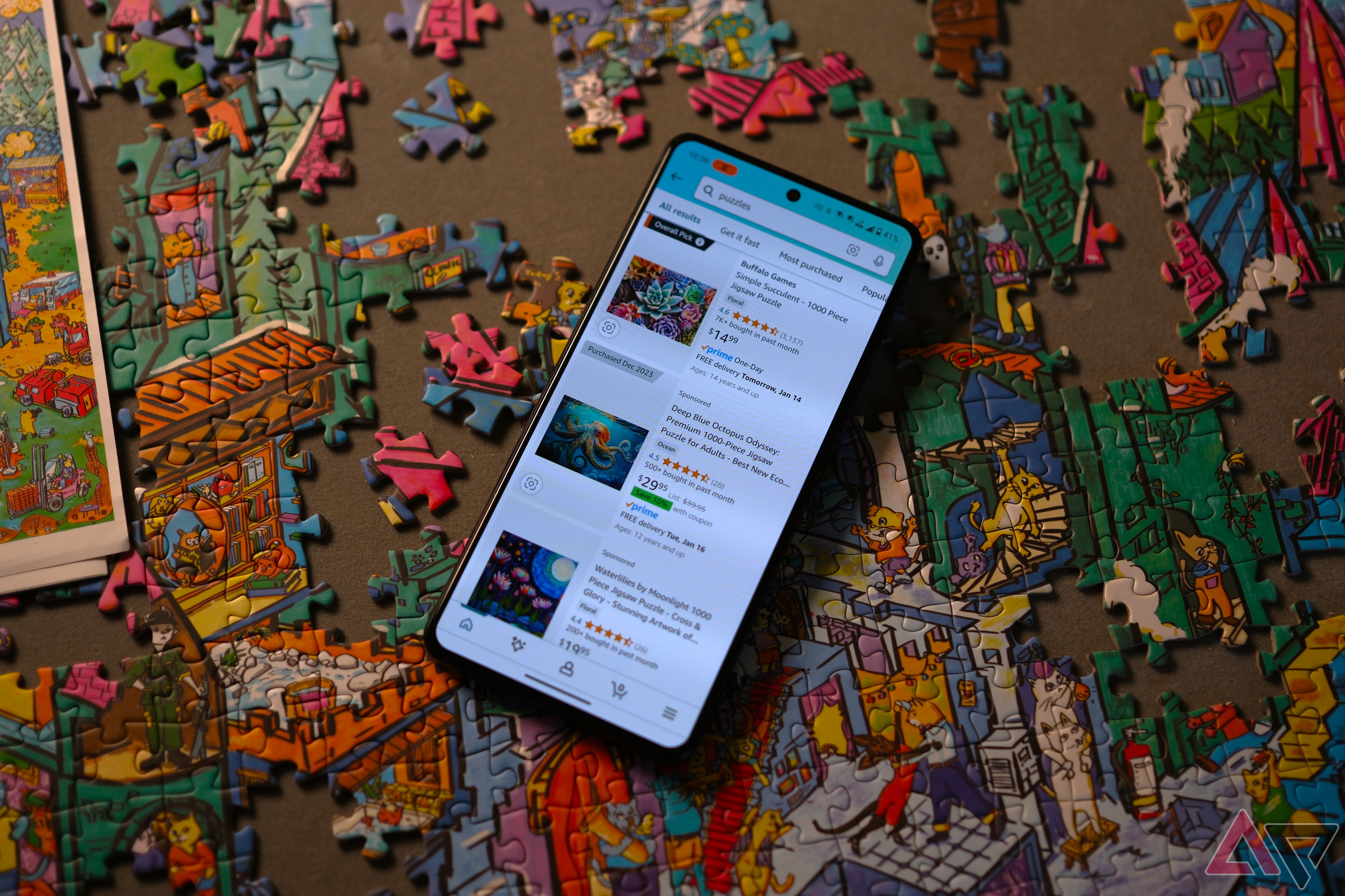 ROG Phone 8 Pro mostra l'app Amazon che acquista puzzle mentre si posa sul puzzle