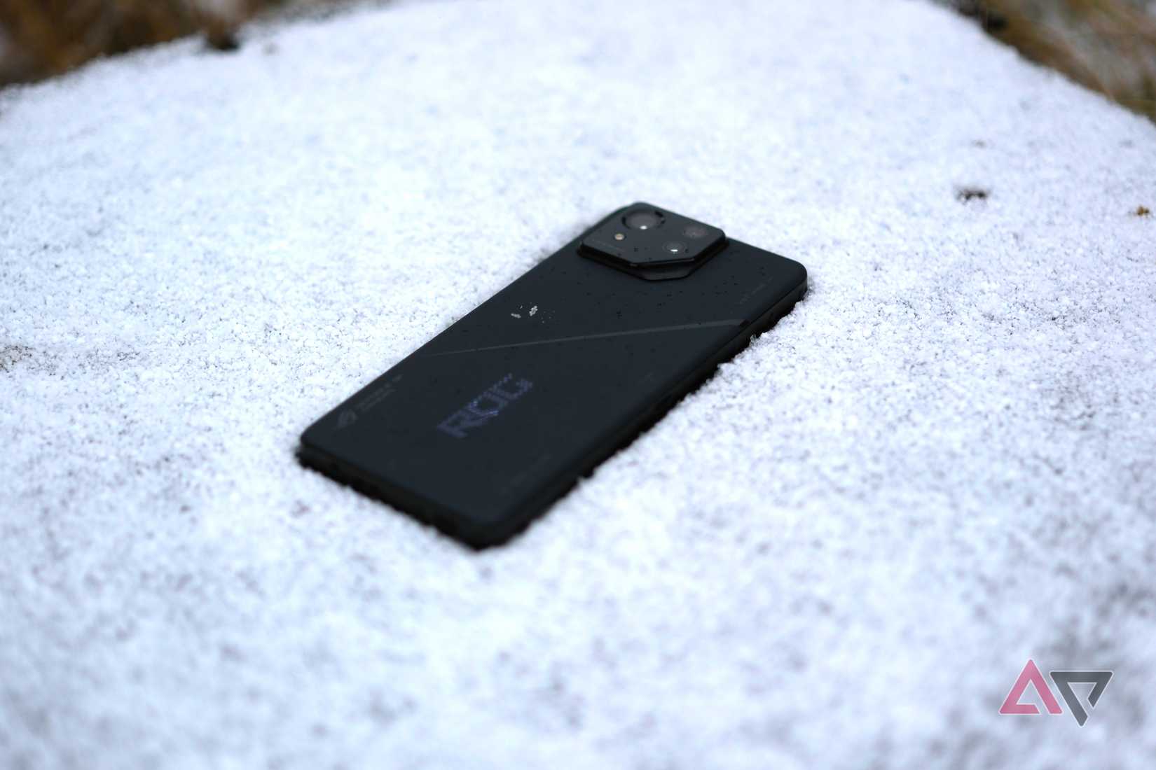 Asus ROG Phone 8 Pro vs. Google Pixel 8 Pro: The competition is fierce