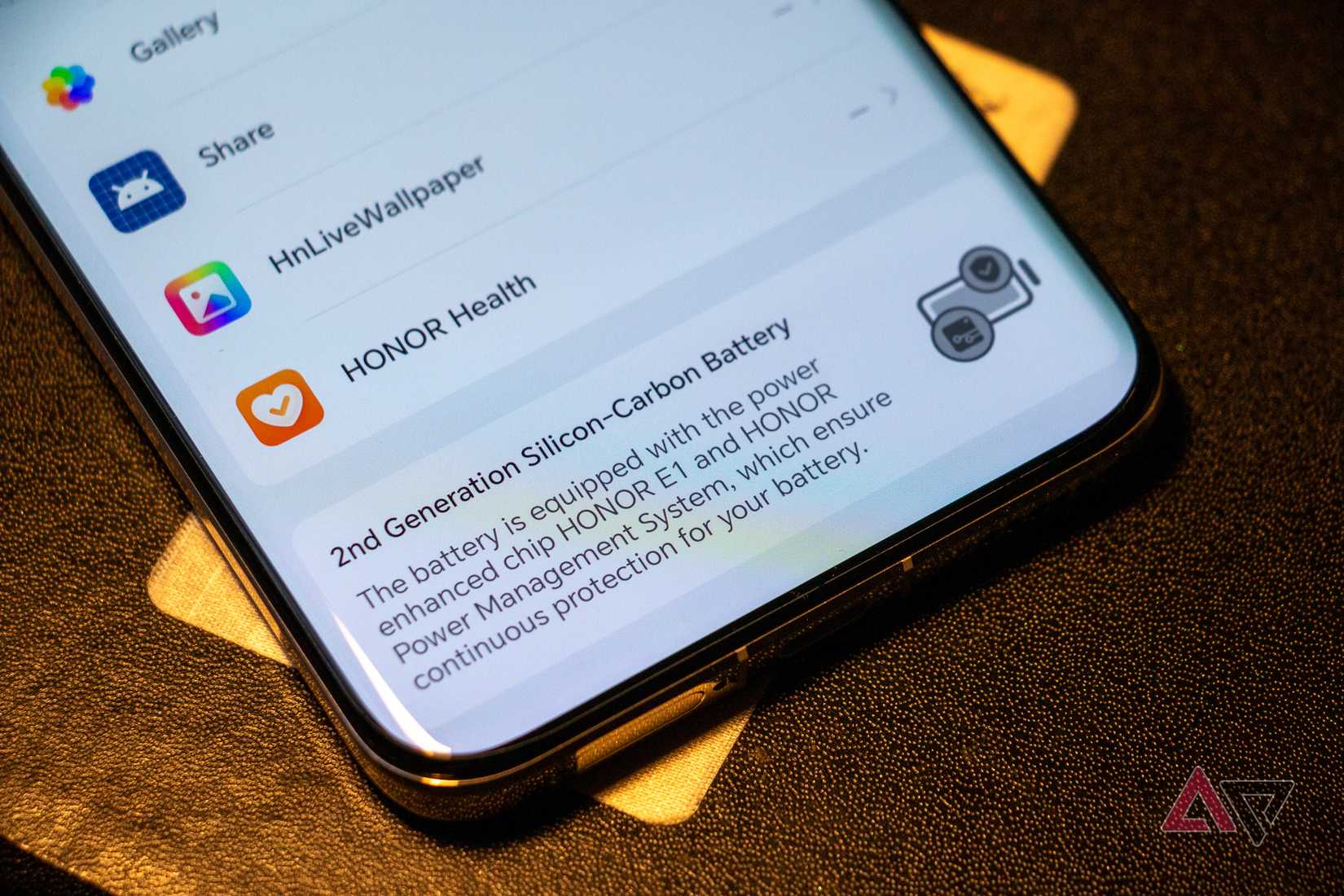 Close do banner do Honor Magic 6 Pro explicando a bateria de silício-carbono