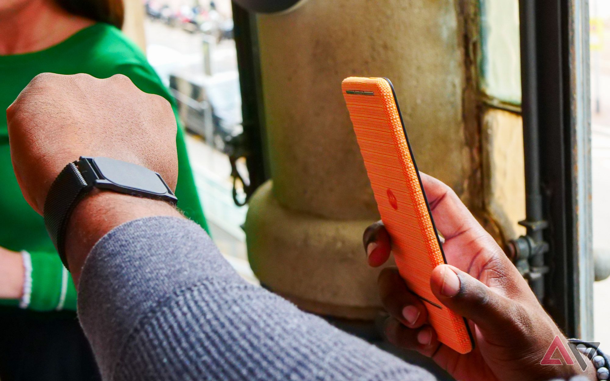 Motorola's bendy smartphone is a futuristic dead end