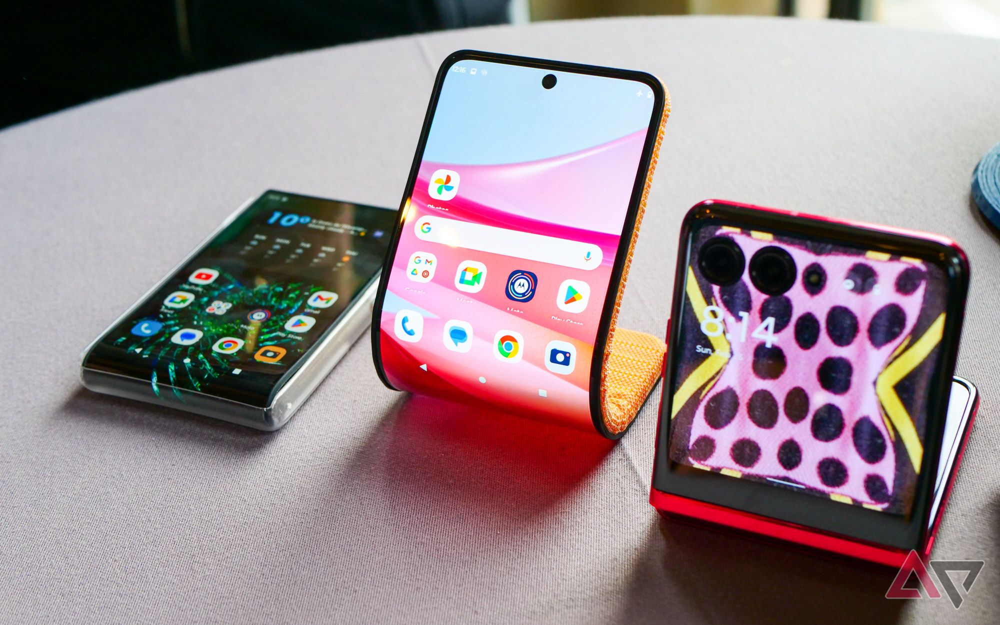 Motorola's bendy smartphone is a futuristic dead end