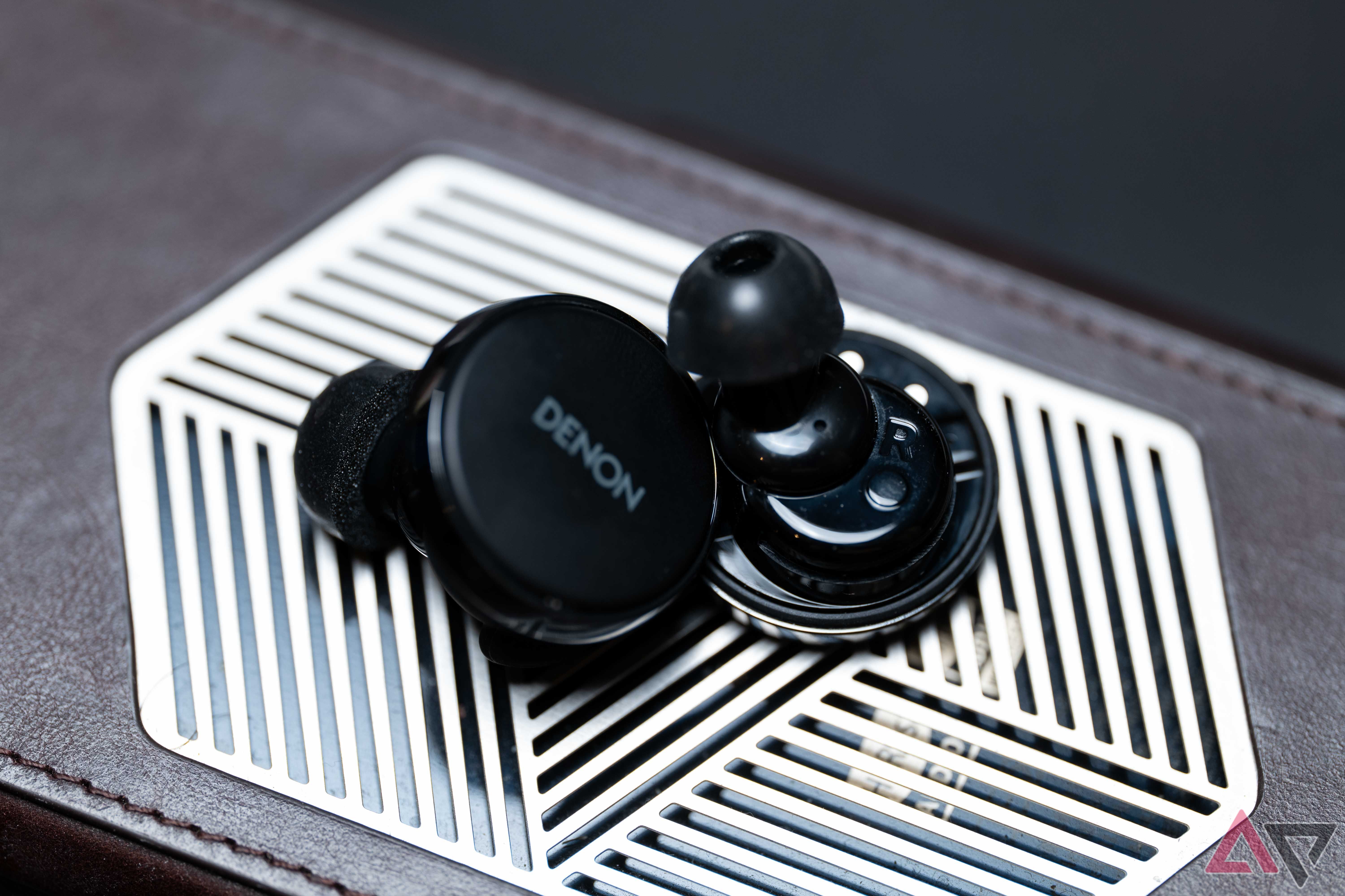 DENON Perl Pro ブラック Denon - Denon PerL Pro - The Source AV