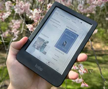 Página inicial do Kobo Clara Color contra um fundo floral