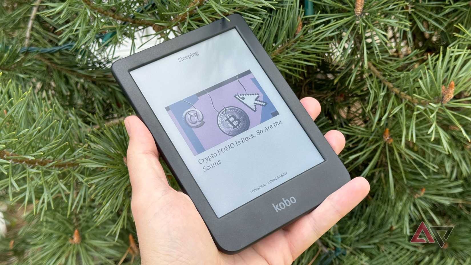 Kobo Clara Color exibindo um artigo ao ar livre