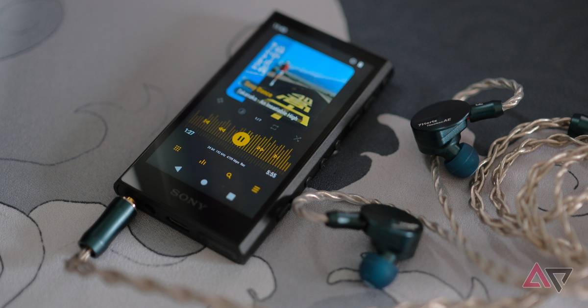 sony-nw-a306-walkman-on-desk.