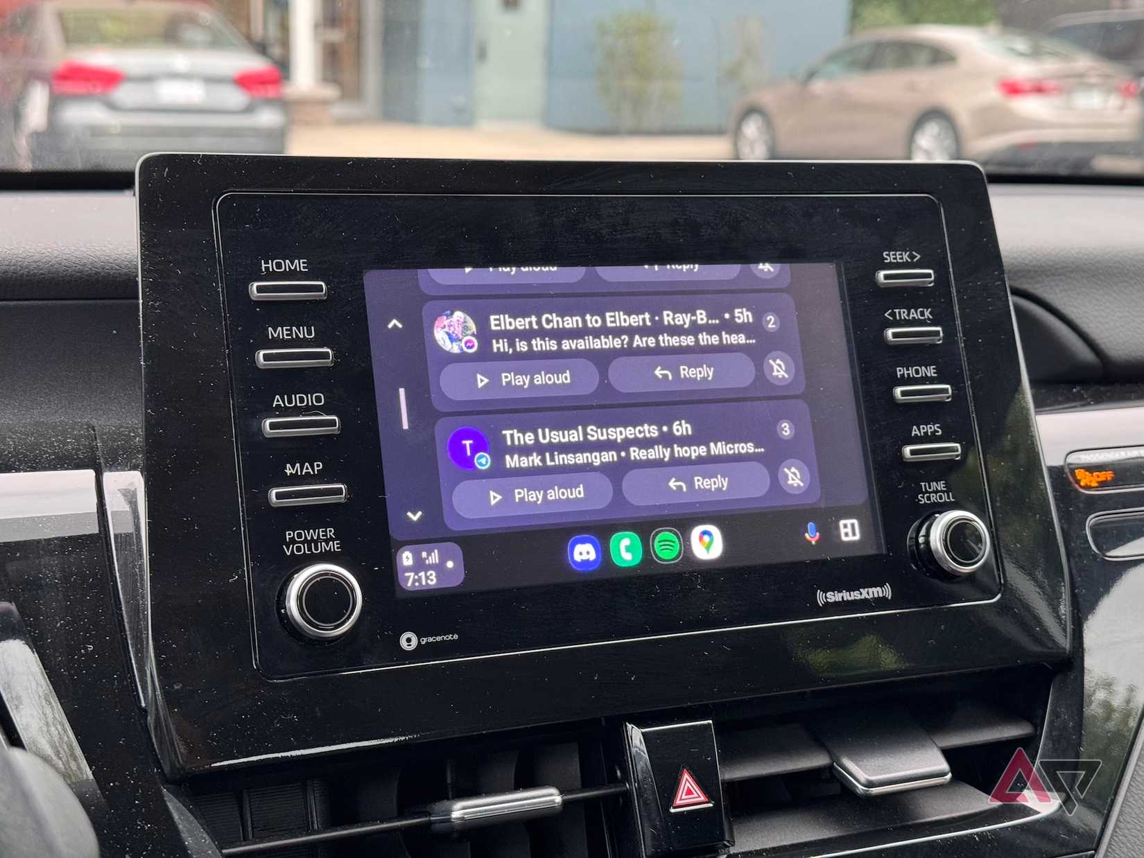 Despite years of existence, Android Auto is still broken