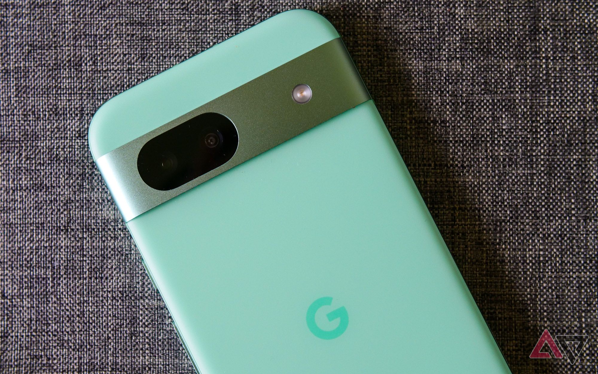 Does the Google Pixel 8a support Qi2?