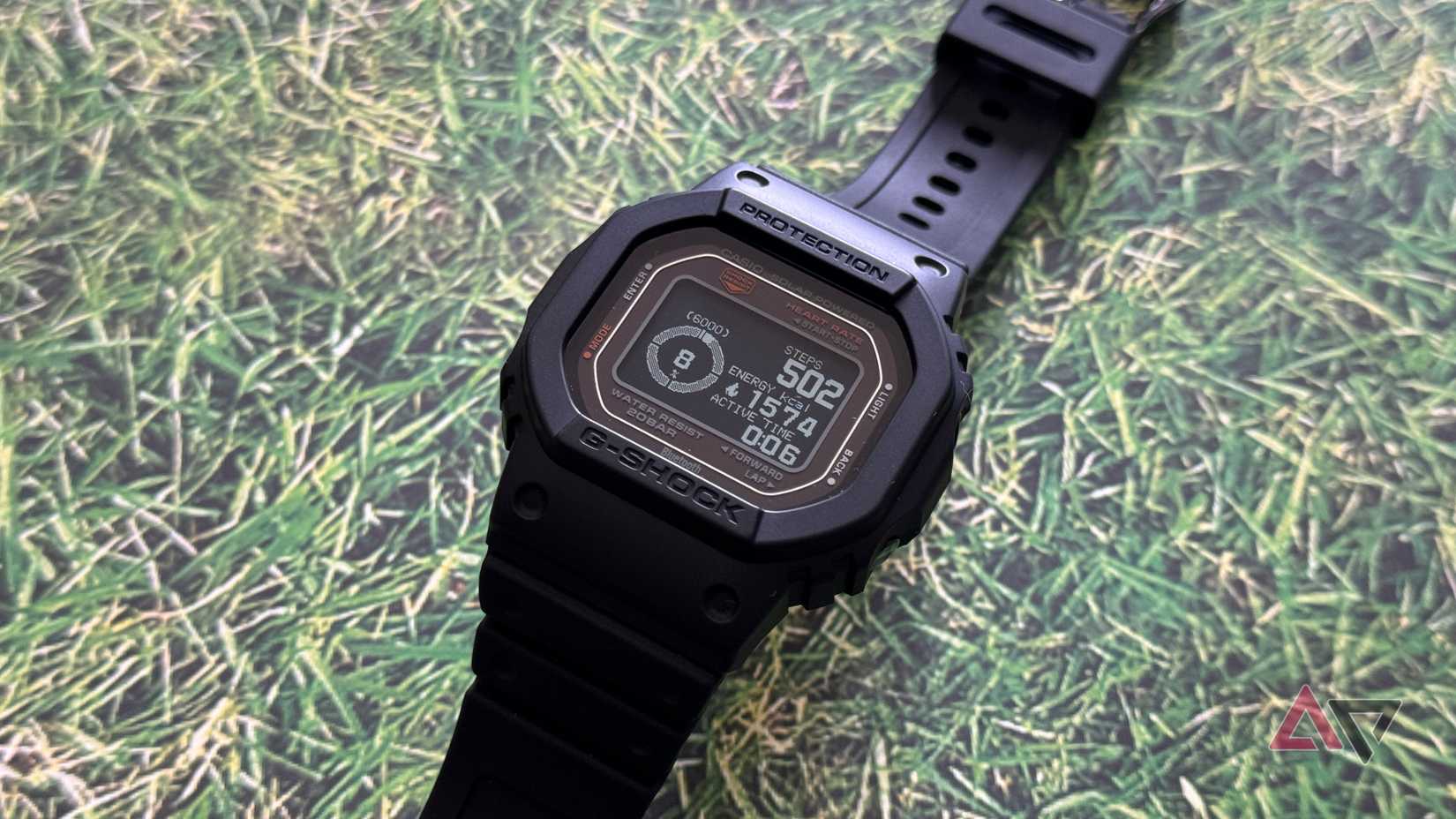 G-Shock Move DWH5600 exibindo informações de rastreamento de saúde