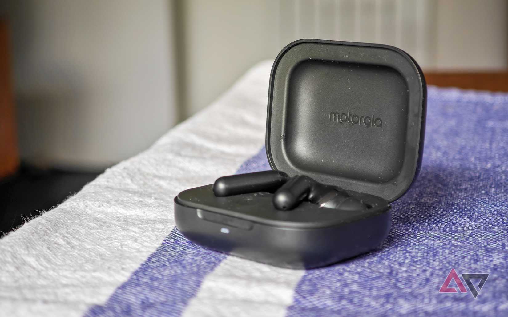 Moto Buds+ review: Love the sound, hate the noise