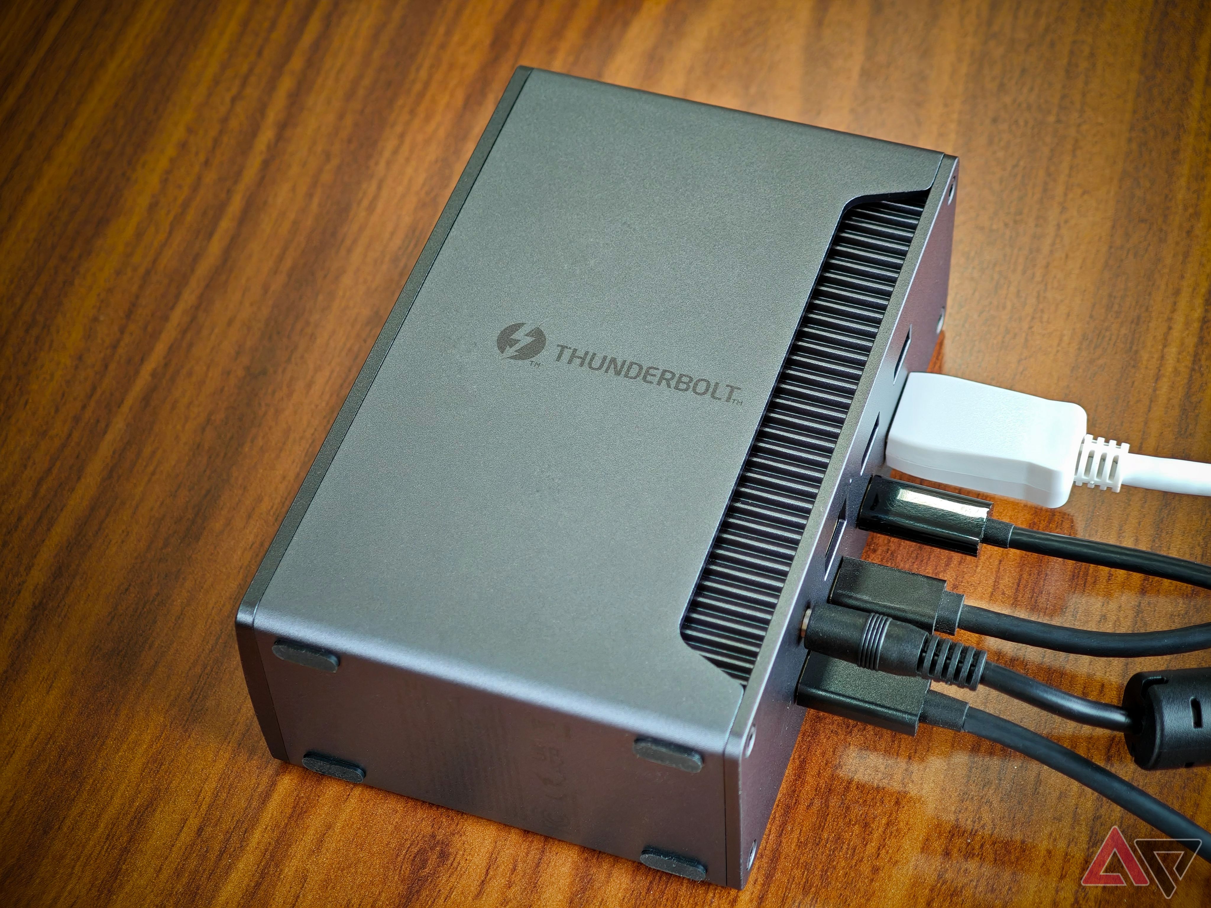 その他 UGREEN Revodok Max 213 Ugreen Revodok Max 213 Thunderbolt 4 dock review: The only