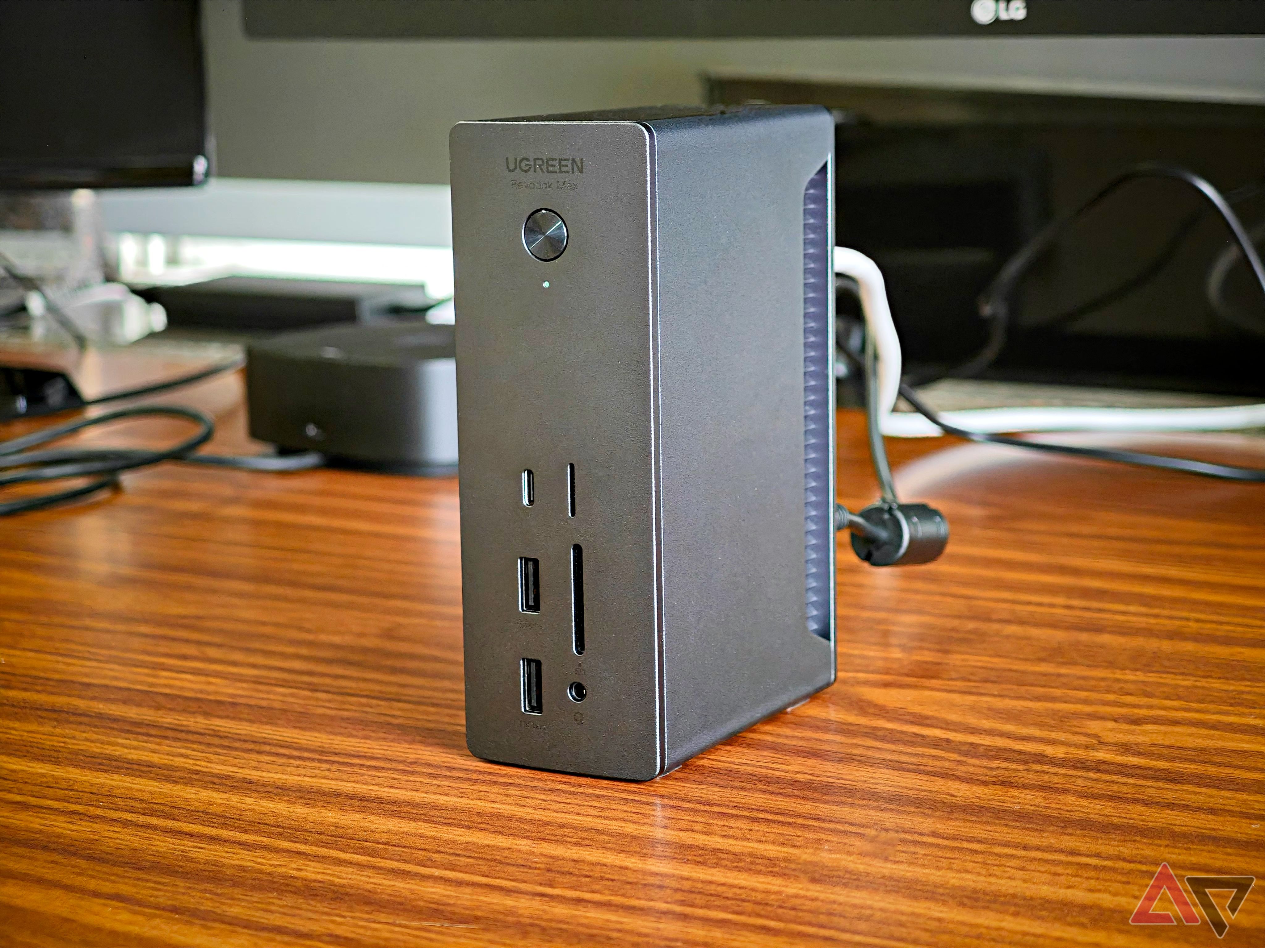 その他 UGREEN Revodok Max 213 Ugreen Revodok Max 213 Thunderbolt 4 dock review: The only