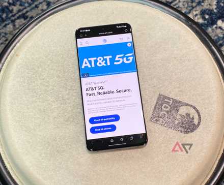 عند السفر إلى الخارج، يمكن أن توفر بطاقة eSIM المناسبة توفيرًا أكبر من شركة الاتصالات الخاصة بك 2 موقع AT&T على الهاتف على الطبلة