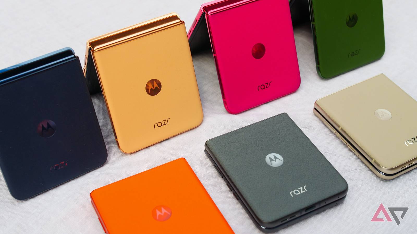 The new Moto Razr has all the colors for the Android Police podcast
