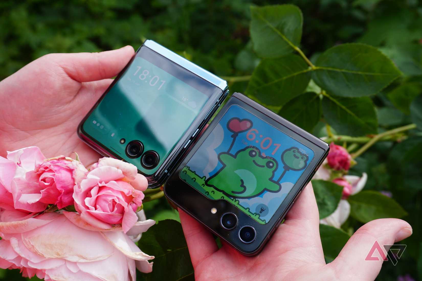 I'm a diehard Samsung user, but the new Moto Razr+ has me questioning ...