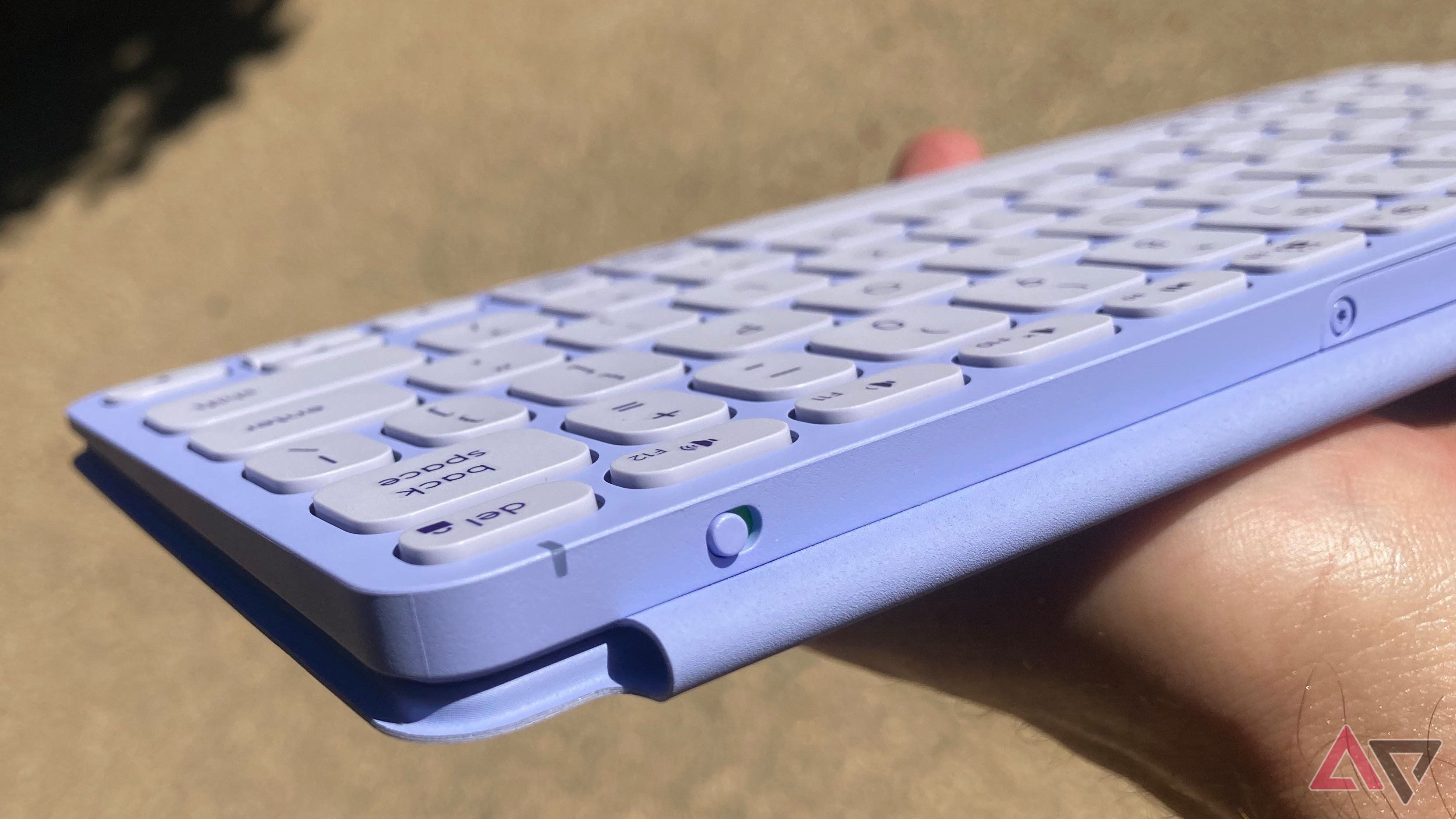 ロジクールLogicool KEYS TO GO 2 Amazon.com: Logitech Keys-to-GO 2 Portable Bluetooth Tablet