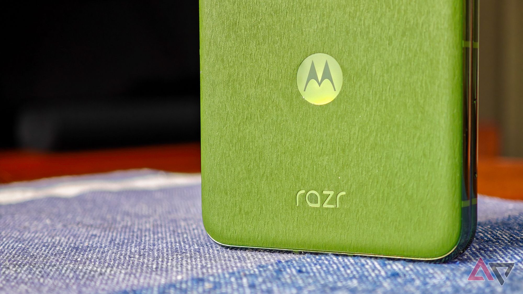 Motorola Razr (2025) battery specs and minty colorway have us