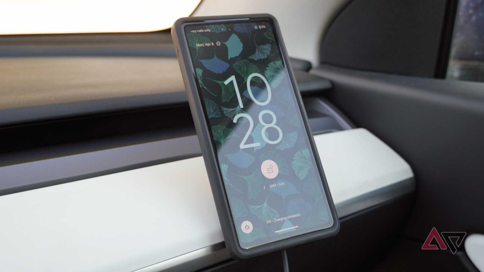 Peak-Design-Car-Mount-Surface-Pixel-Display