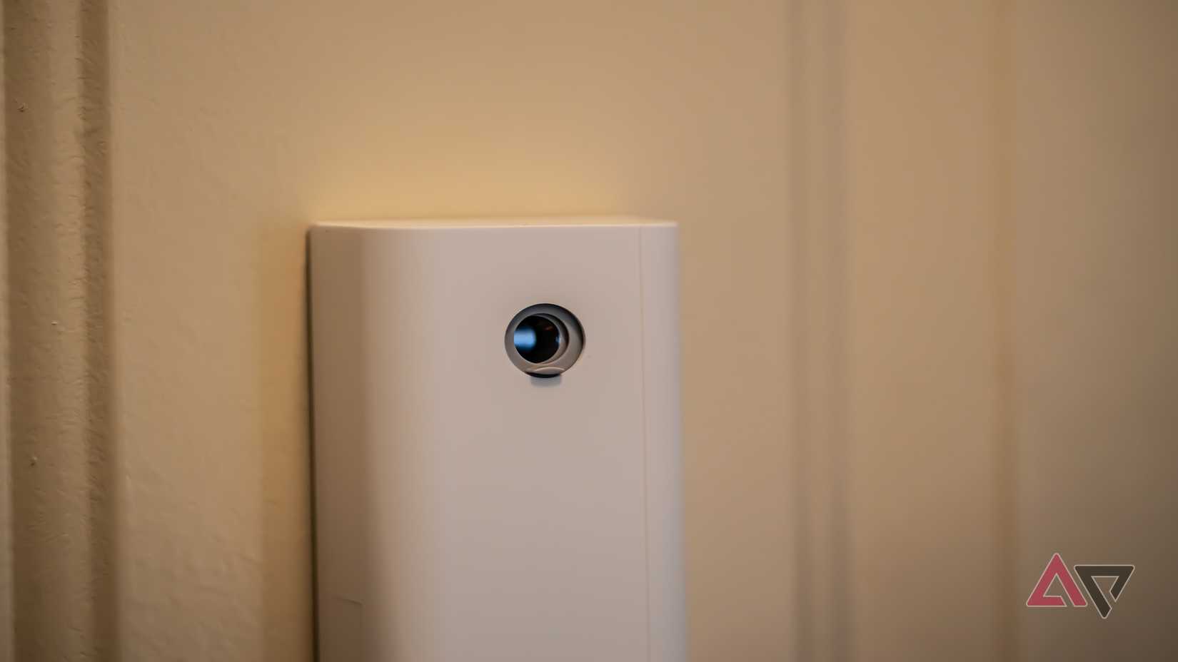 تستعد أمازون لسرقة خصوصيتك وأنت لا تعرف ذلك حتى 2 الجانب الداخلي لكاميرا Ring Peephole Cam، عرض مُكبر