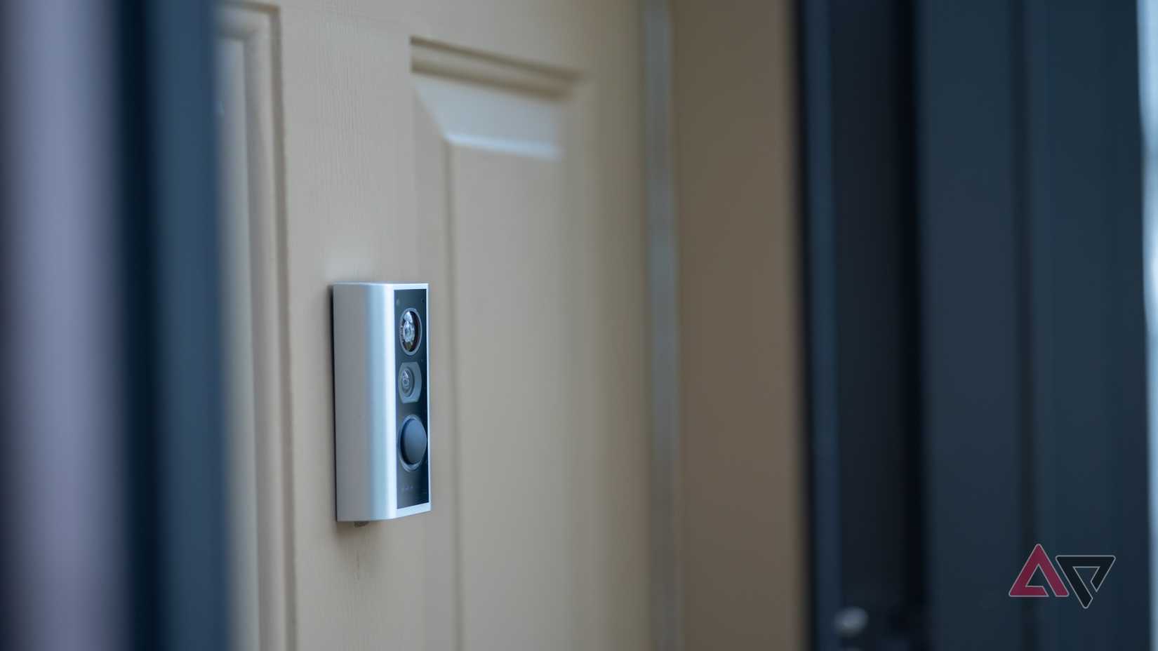 Perfil lateral da câmera olho mágico em anel