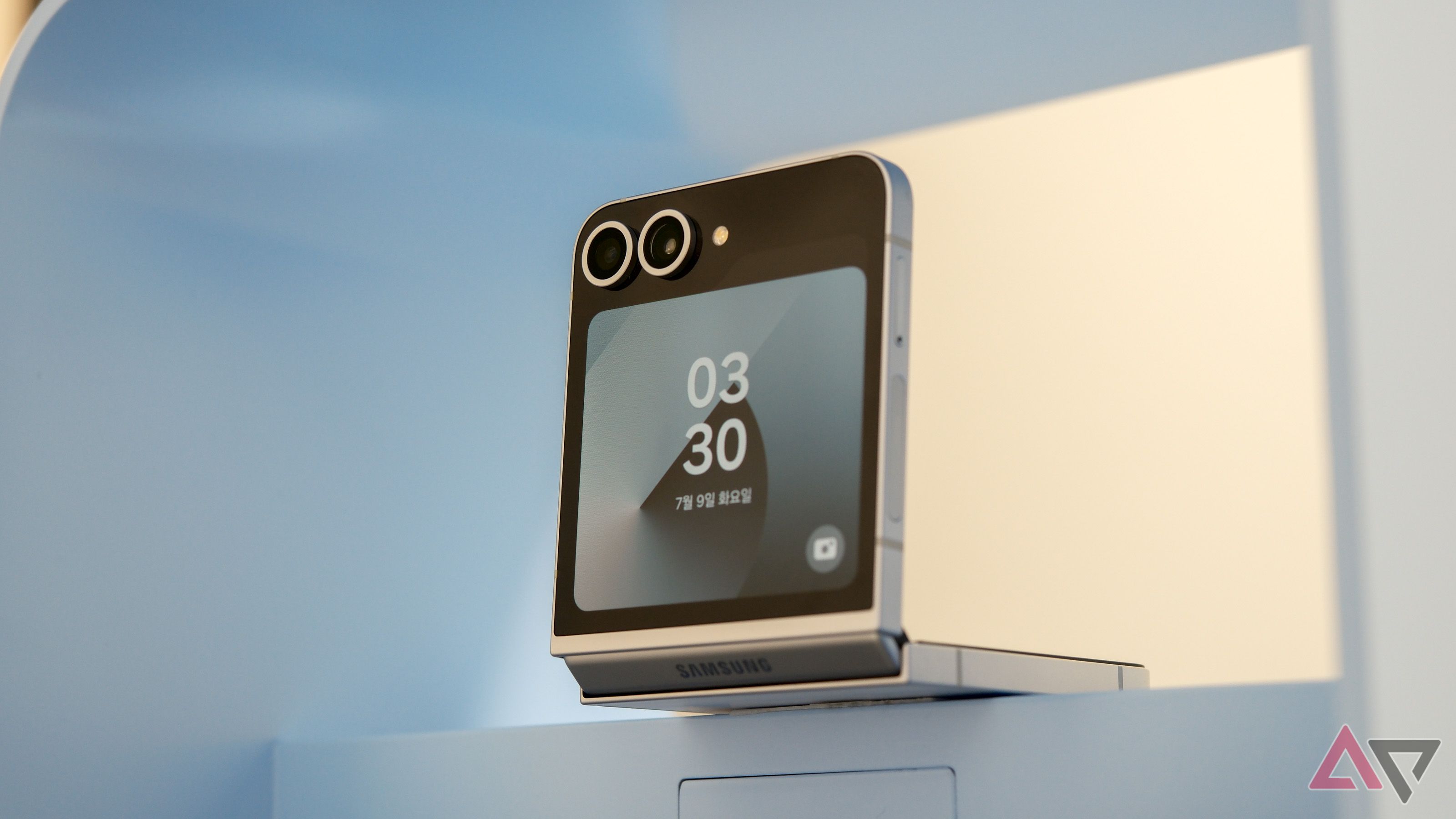 samsung-galaxy-z-flip-6-blue-