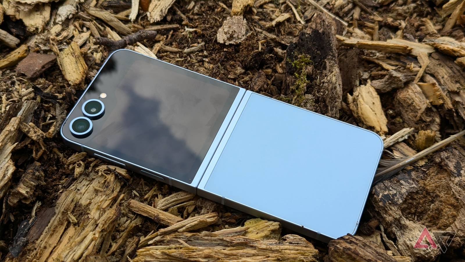 Is the Samsung Galaxy Z Flip waterproof?