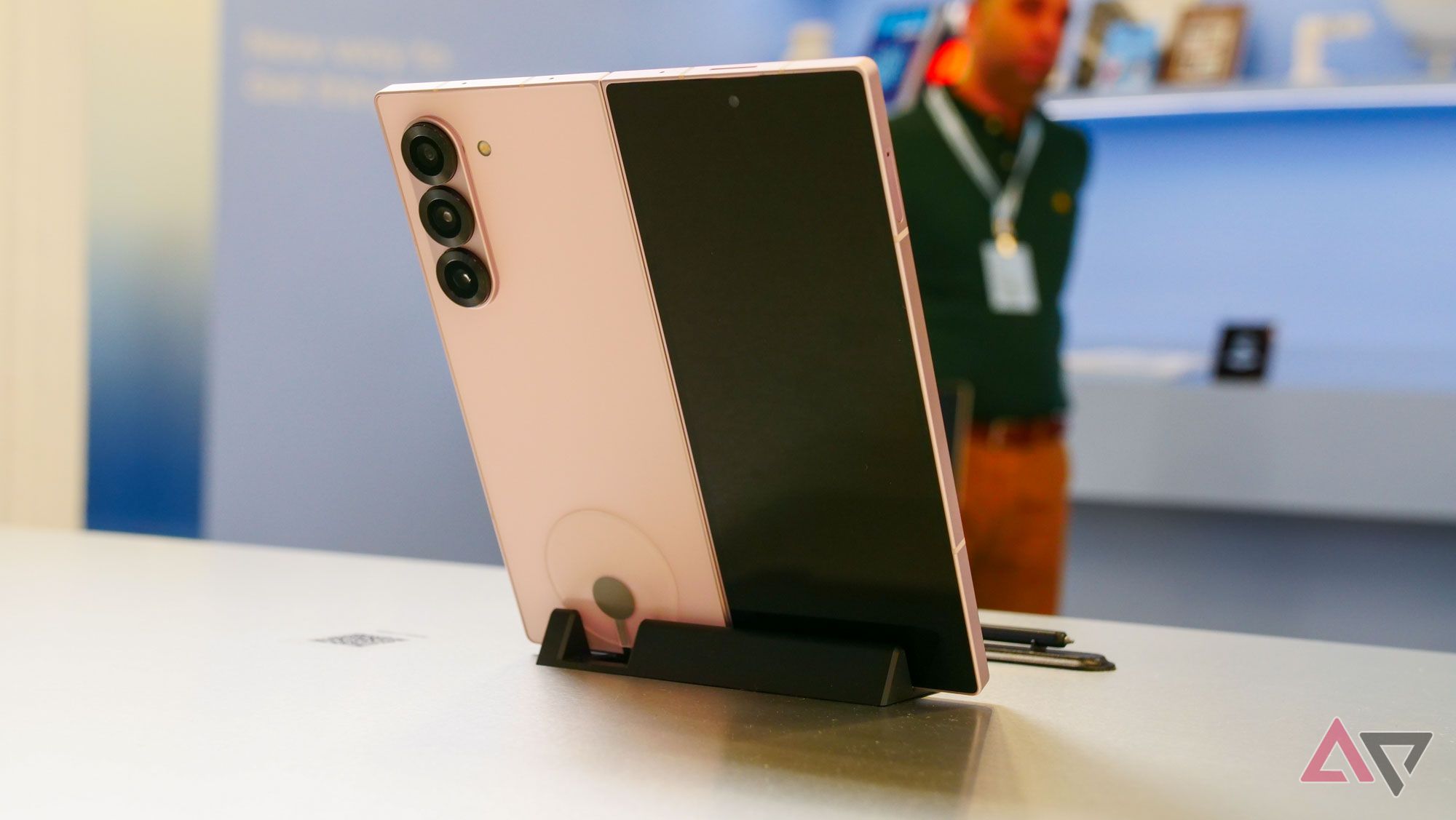 Samsung Galaxy Z Fold 6ベージュ限定品 Samsung Galaxy Z Fold 6 Design: What We Know So Far - Yanko Design