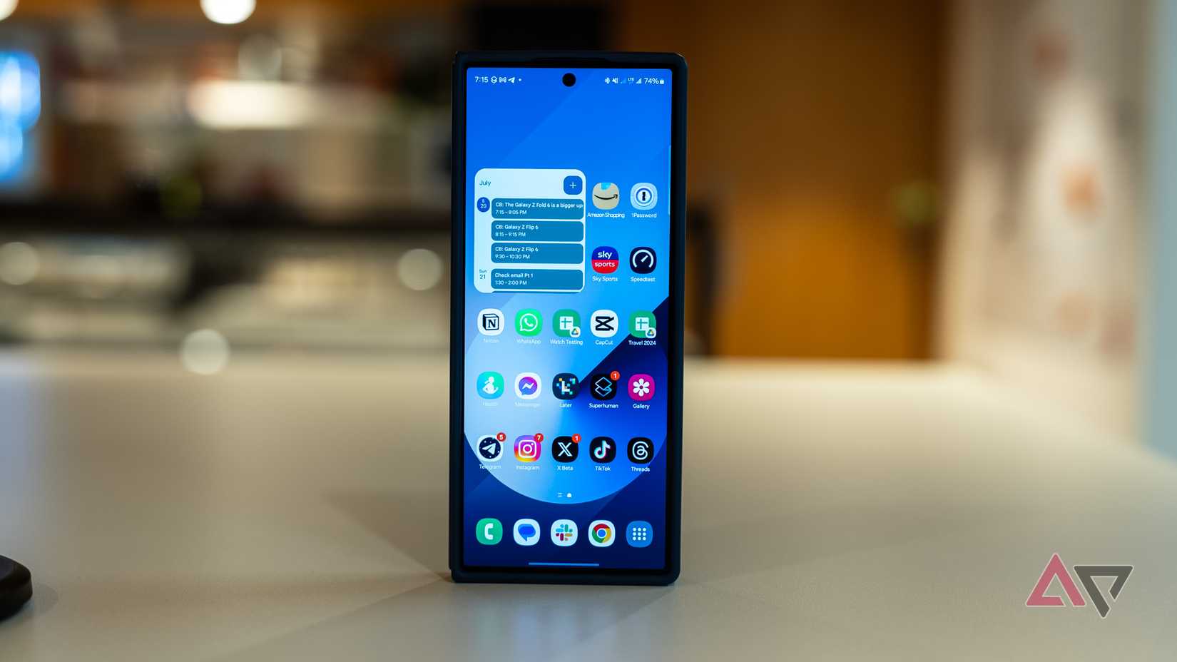 Galaxy Z Fold 6 S Pen Case frontal com tela ligada